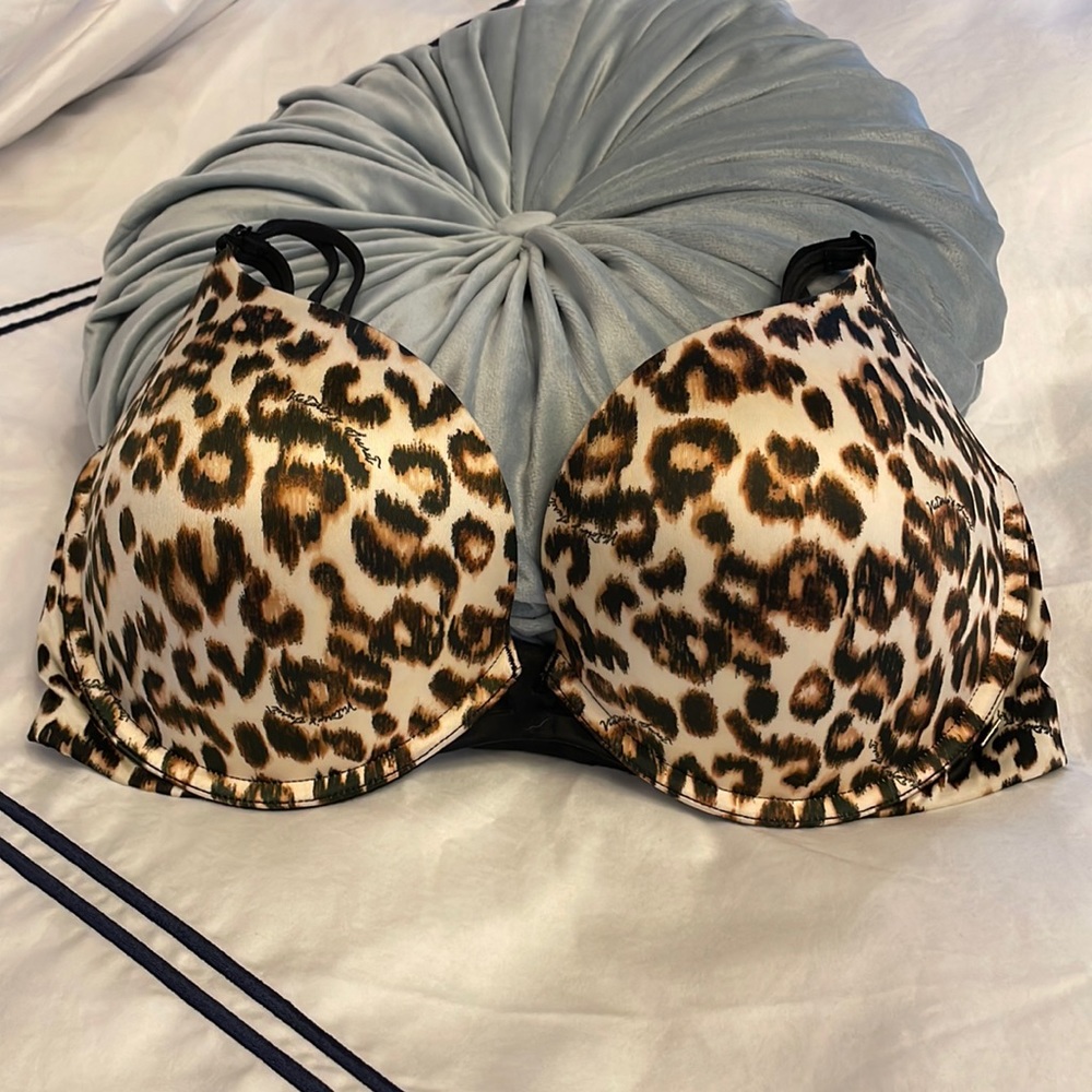 Victoria’s Secret Very Sexy Push-Up 34DD